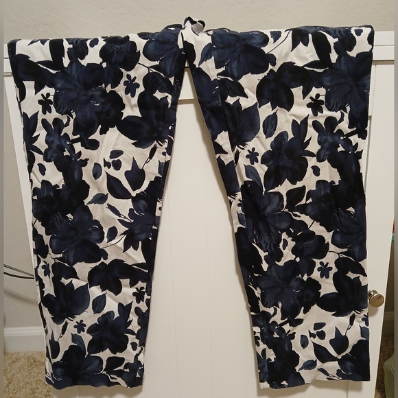 Joseph Ribkoff‎ Floral Dress Pants - Picture 9 of 9